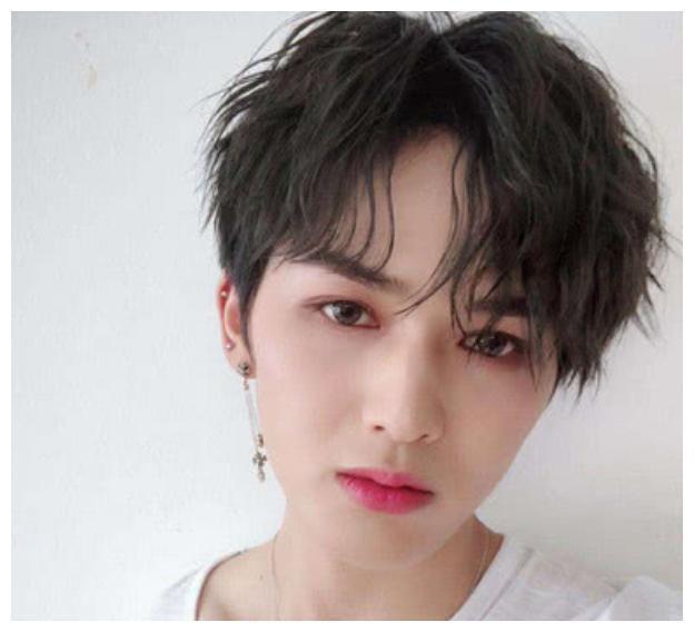 NPC继朱正廷后，蔡徐坤也献出荧屏初吻，网友：嘴都要被撕烂了