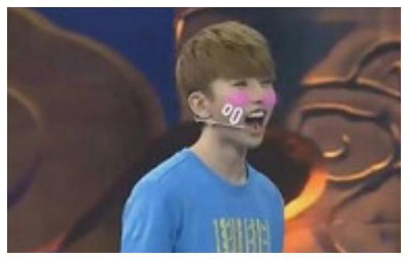 NPC继朱正廷后，蔡徐坤也献出荧屏初吻，网友：嘴都要被撕烂了