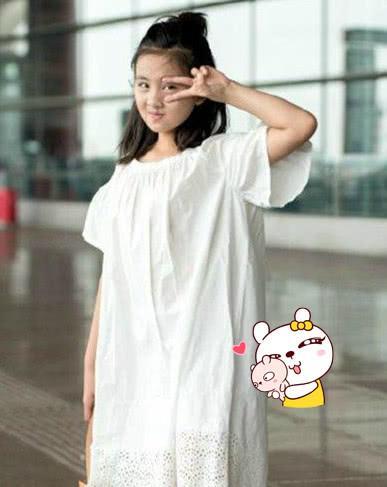 黄多多近照曝光，13岁打扮竟像23岁摸样，旁边男孩眼神亮了！