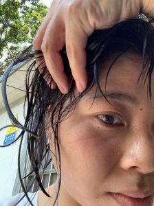​杭州这对夫妻超有爱，大热天里，他们如此“蒸桑拿”让人感动
