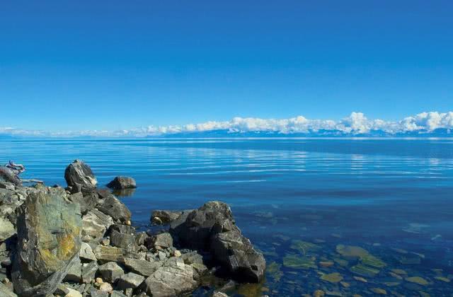 贝加尔湖曾属于中国，如今大量中国人去买房，当地人却开始担心了