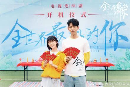 继沈月邢菲后，第3代身高差女主要来了！长相越来越路人