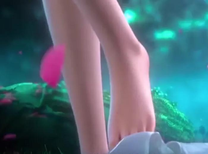 国漫公认的“光脚”女神,前两位再美,也不及她的脚丫子抢镜