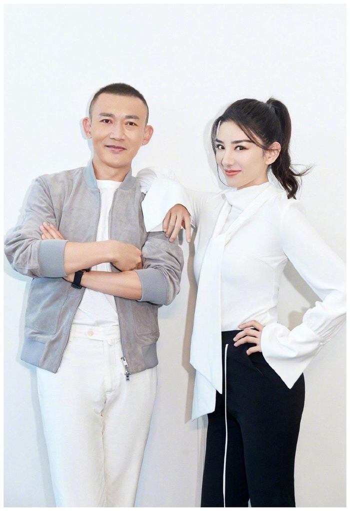 黄奕聂远同框同框回忆杀！两人久违合体做直播