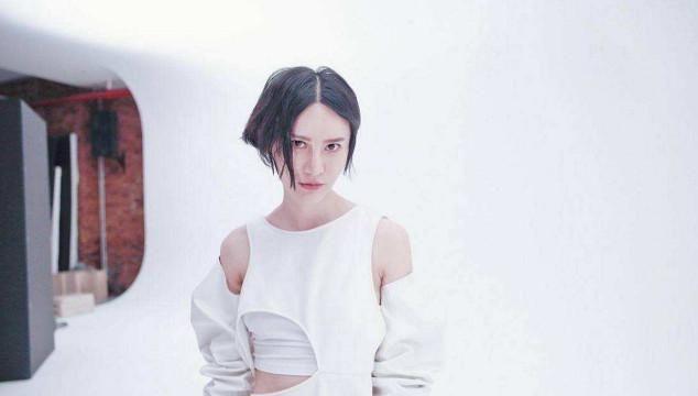 尚雯婕微博公开diss冯珂，不顾张靓颖的颜面，遭全民吐槽情商！