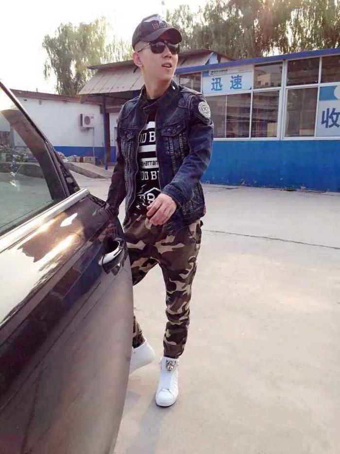 神豪帮阿哲豪刷，表示小损样和王小源连麦自己欠考虑！