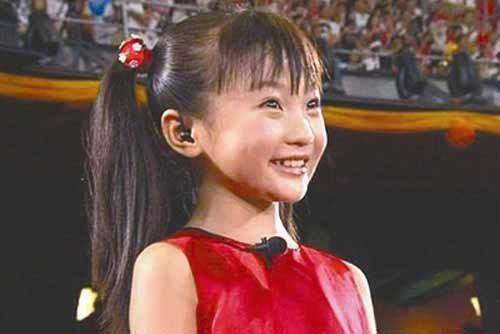 直拍90后童星林妙可近照，傲人上围直逼柳岩