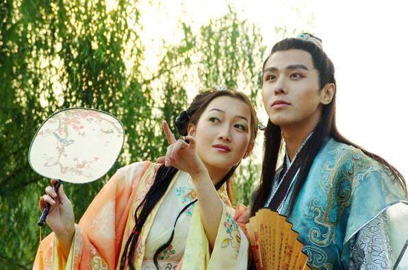 千古绝对！上联“好马不吃回头草”，下联太经典了