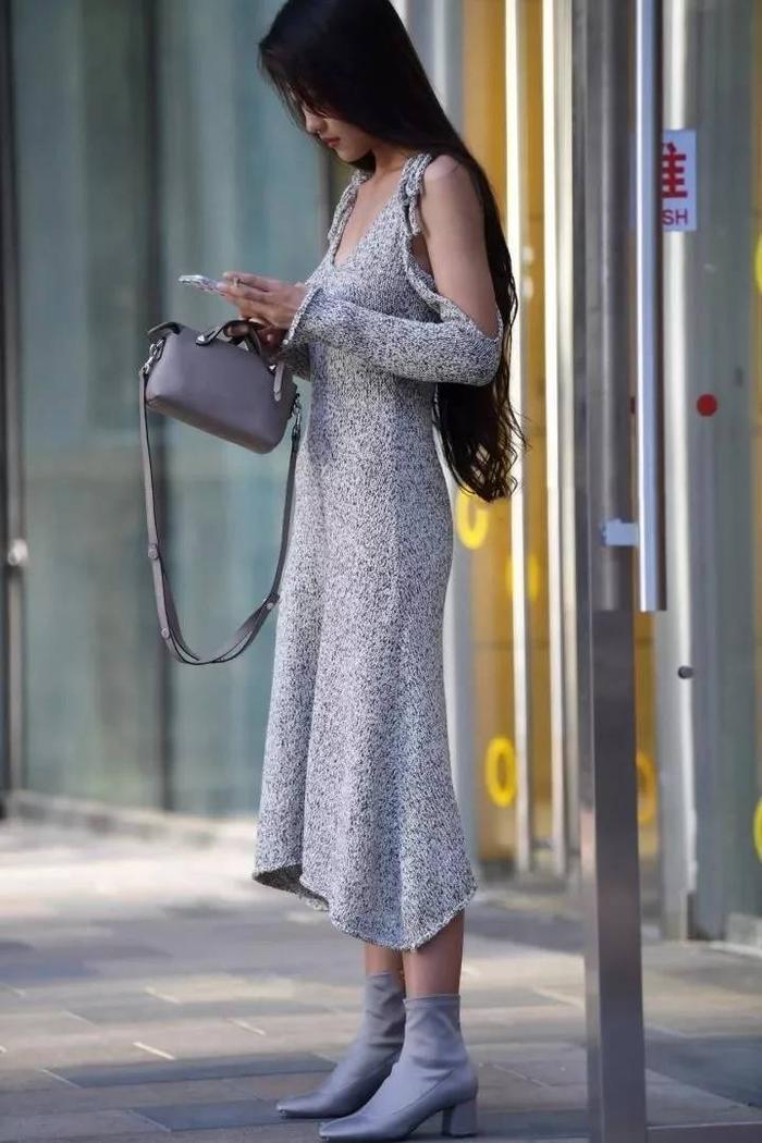 身材性感高挑的极品少妇，虽抽着烟，但气质颜值没得说