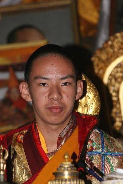 转世灵童（十一世活佛转世的真实过程）