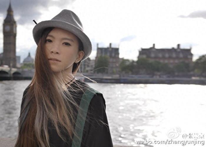 张芸京长发飘逸转变惊人,网友:假小子秒变女神了,女人味十足