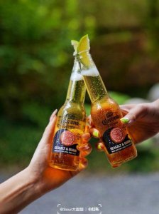 ​白酒和果啤能不能配着喝(果啤和白酒可以兑着喝吗)