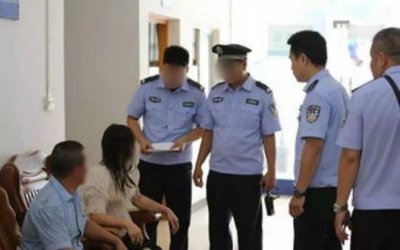 ​丈夫迷上“换妻”游戏，将其迷晕后，与好友互换妻子并拍下视频