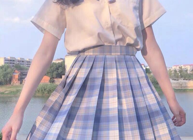 怎么知道丧偶女人暗恋你的表现(男生偷偷暗恋你的八大表现)