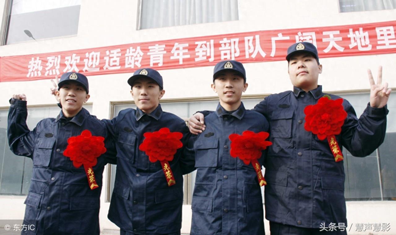 四胞胎15图，有人出生只有几百克，四兄弟一起当兵！
