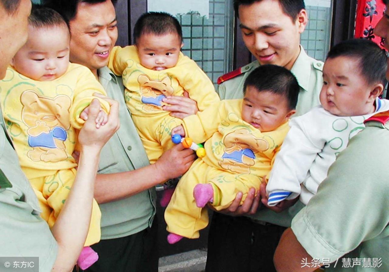 四胞胎15图，有人出生只有几百克，四兄弟一起当兵！