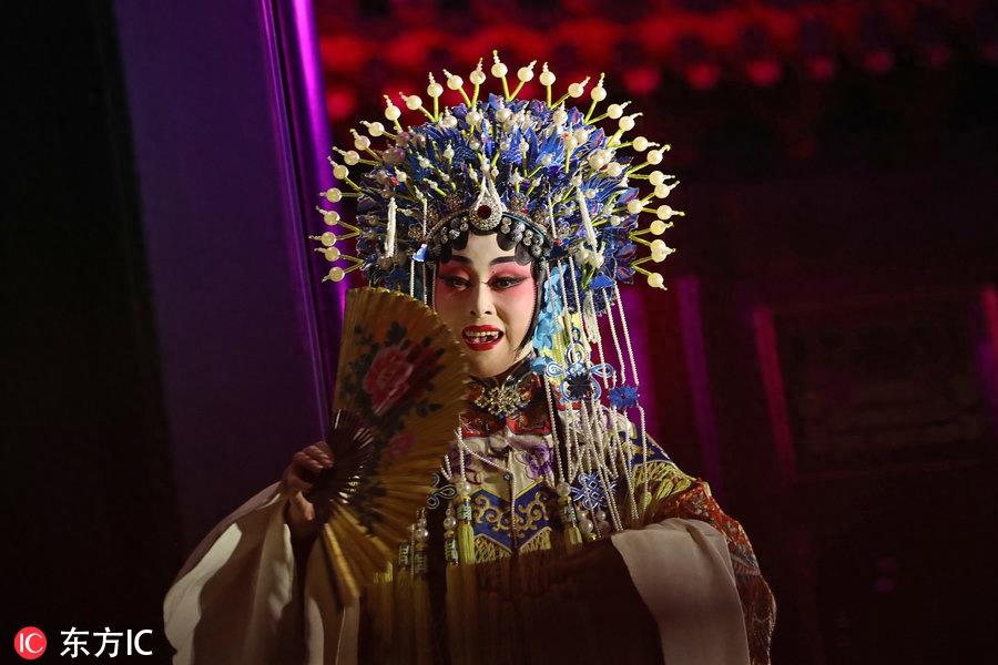 美国总统特朗普游览故宫 观看京剧表演欣赏古董艺术