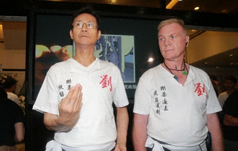 回首:黄飞鸿的徒曾孙刘家良的葬礼,九大门派前来追悼