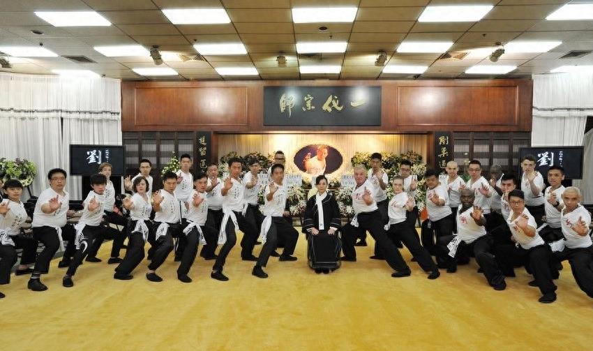 回首:黄飞鸿的徒曾孙刘家良的葬礼,九大门派前来追悼