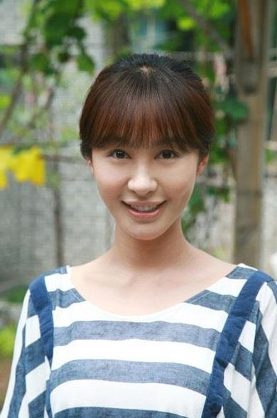 李菲儿拍摄不一样的《男人装》杂志，网友：我的玻璃心要化了！