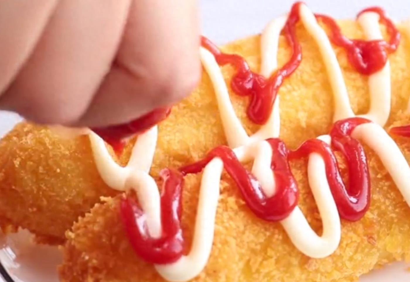 自制芝士热狗棒，只要掌握这几点，你也能做出酥脆拉丝的网红小吃