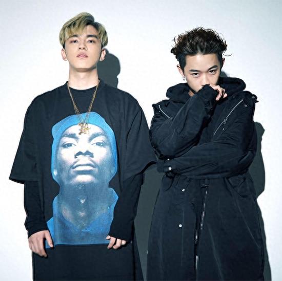 比起公认的花美男外貌，他们的嘻哈制作才华更惊为天人