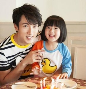 ​有种整容叫吴尊女儿，9岁NeiNei近照曝光，网友：经历了啥