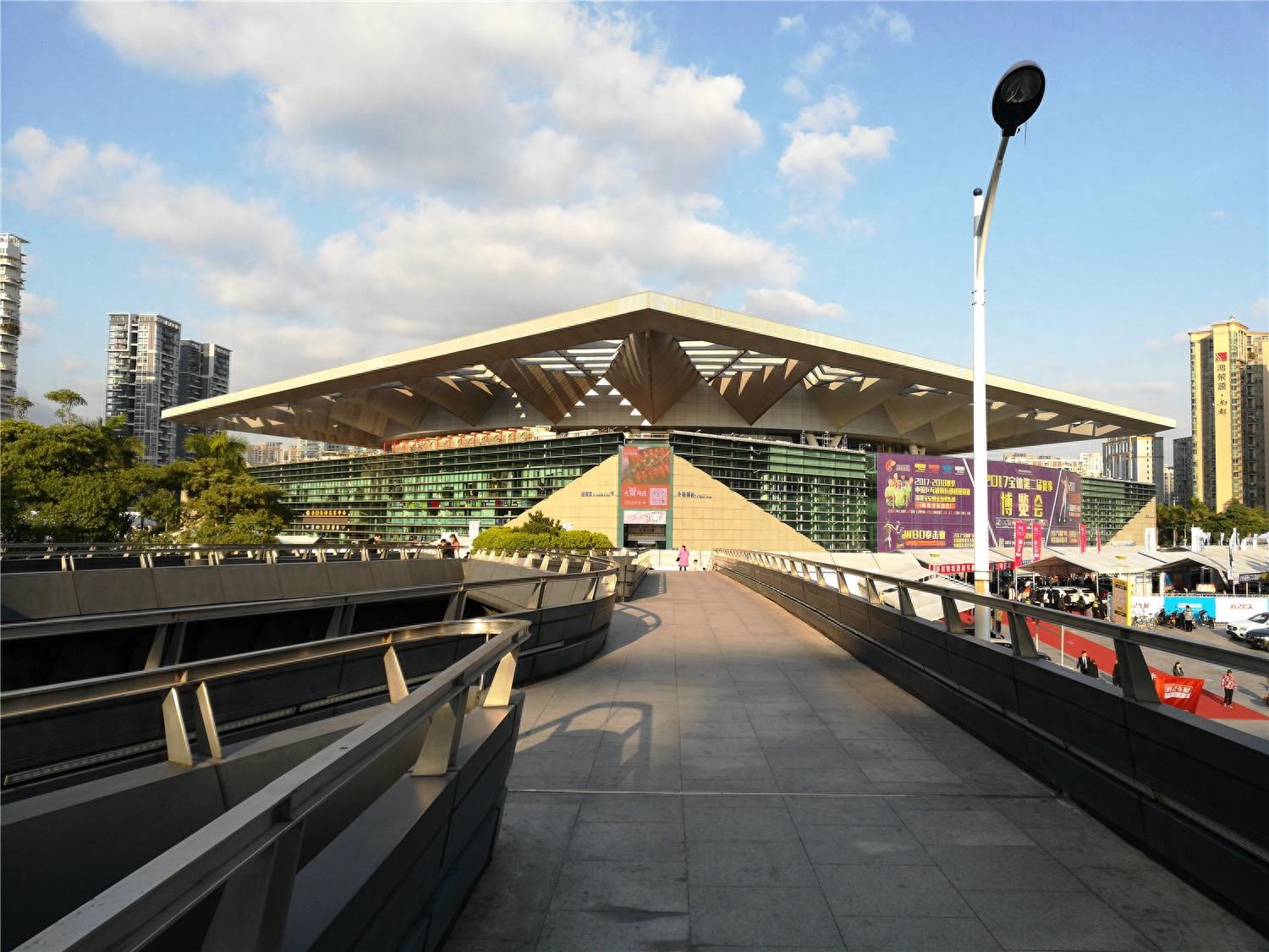 实拍深圳：宝安体育馆，规模广东第二，深圳市最大体育馆