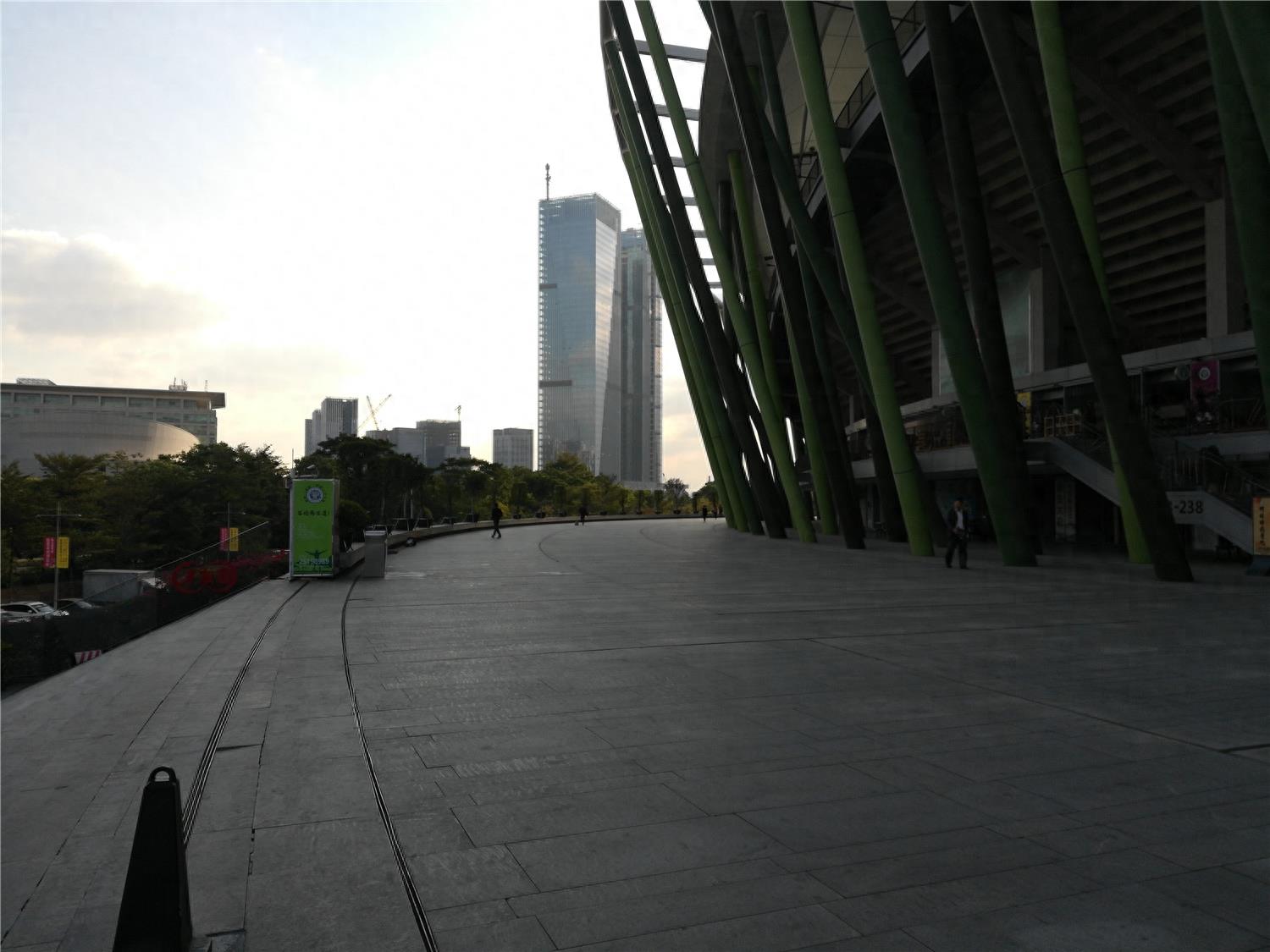 实拍深圳：宝安体育馆，规模广东第二，深圳市最大体育馆