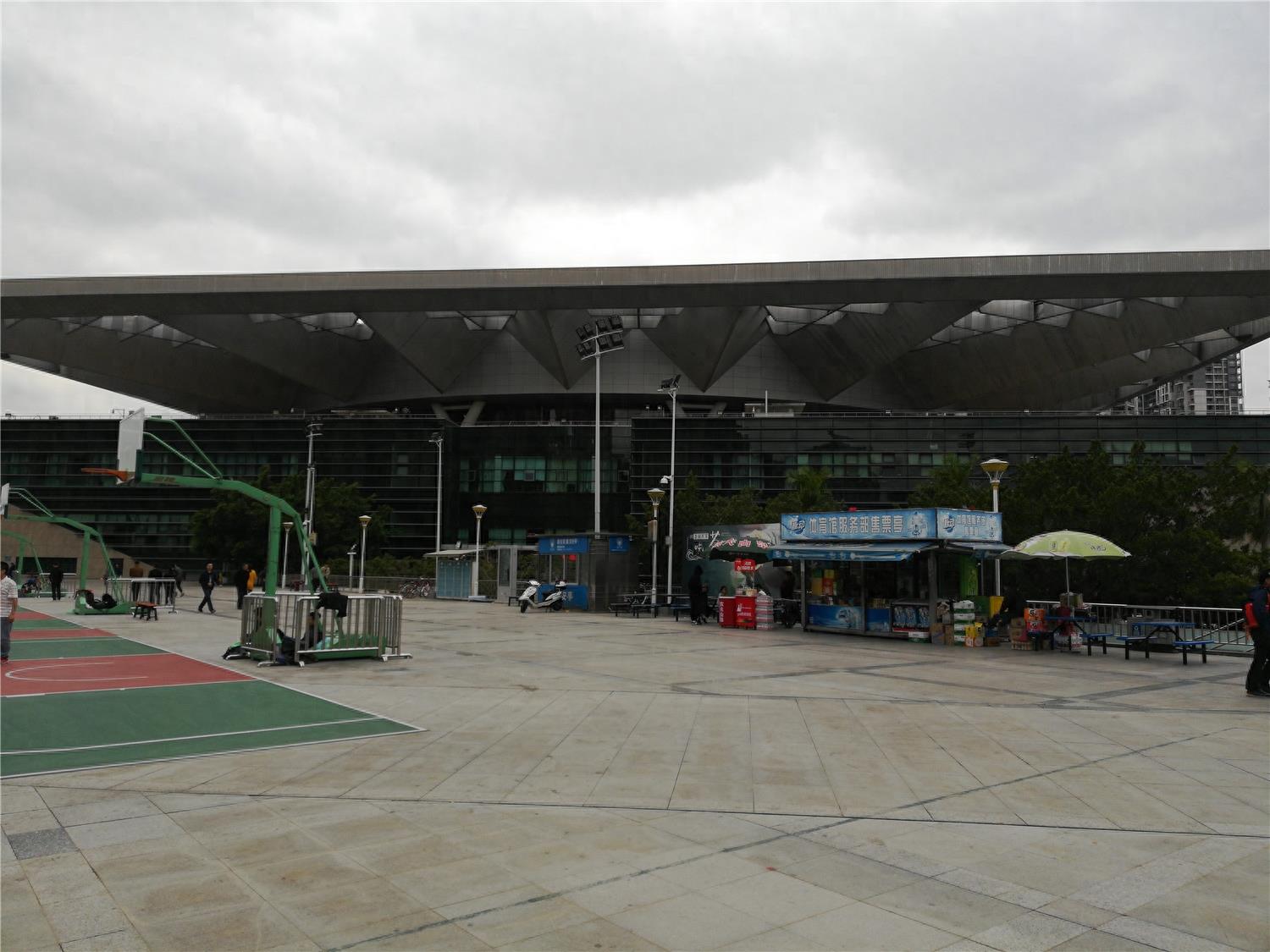实拍深圳：宝安体育馆，规模广东第二，深圳市最大体育馆