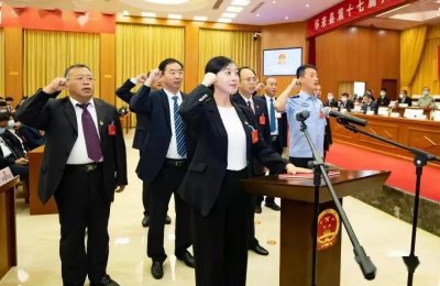 ​两位美女官员集智慧美貌于一身，在地方上挑大梁，让人看到了希望