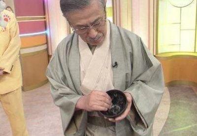 ​日本专家鉴定：这只瓷碗是国宝价值2500万，中国大妈：它是我做的