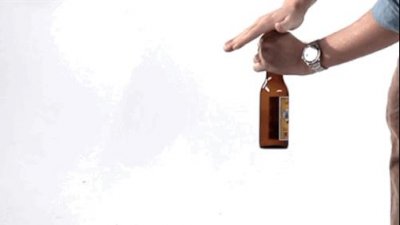 ​教你1秒拍穿啤酒瓶-聚会必备技能！