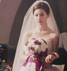 ​有种“婚纱照”叫刘亦菲，看到她换上婚纱那一刻，全世界都心动了