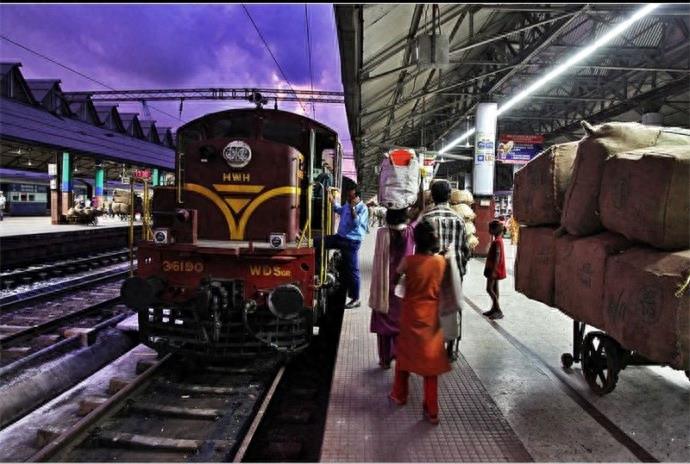 这才是真实的印度火车，和我们想象的不一样