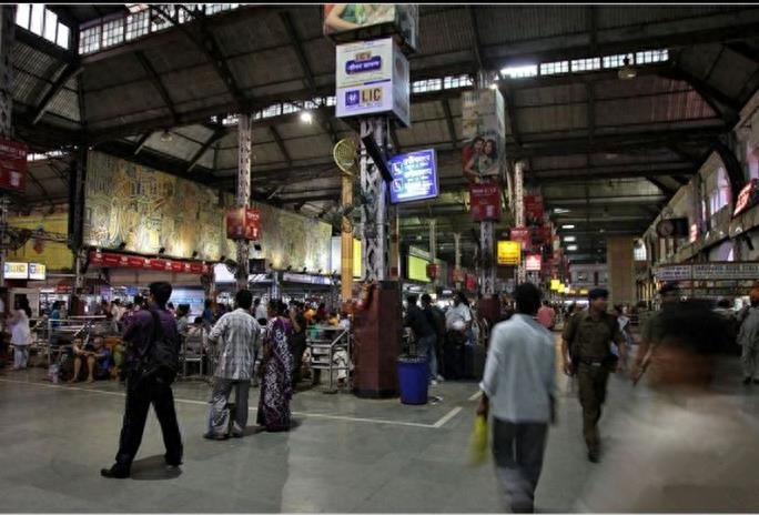 这才是真实的印度火车，和我们想象的不一样