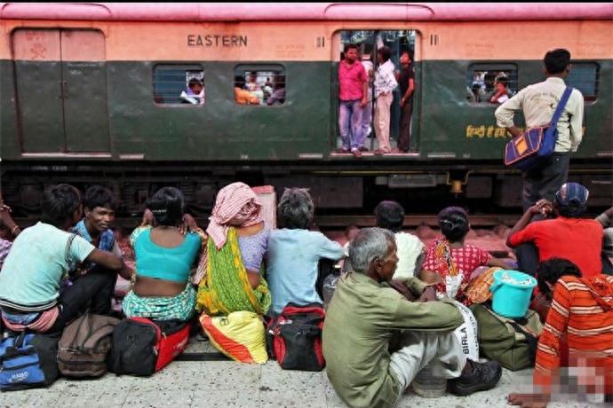 这才是真实的印度火车，和我们想象的不一样