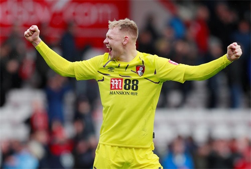 足球——英超:伯恩茅斯胜曼联