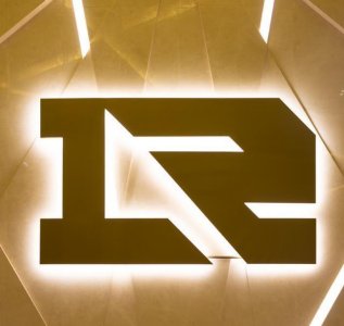 ​LOL：战队经理成新背锅侠？RNG经理宣布辞职，网友感叹真实