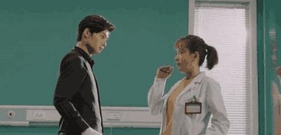 ​《沙海》：黎簇舍命救梁湾，梁湾激情献吻，网友：副官提刀赶来