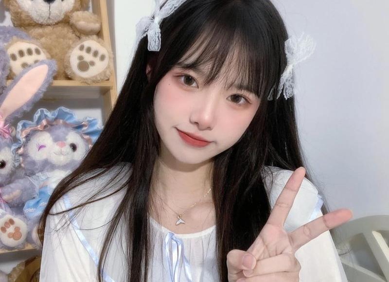 女朋友说没跟她亲嘴生气了怎么哄