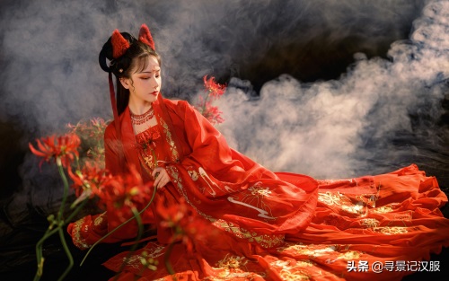 华丽红色汉服——九尾空狐,时下流行色系,日常出街吸睛利器