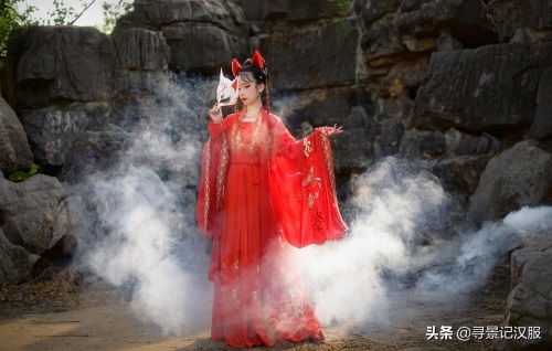 华丽红色汉服——九尾空狐,时下流行色系,日常出街吸睛利器