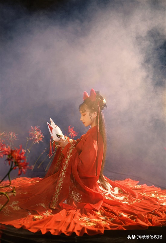华丽红色汉服——九尾空狐,时下流行色系,日常出街吸睛利器