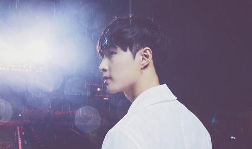 同为“归国四子”,为何张艺兴被夸努力,吴亦凡人气却大不如前?