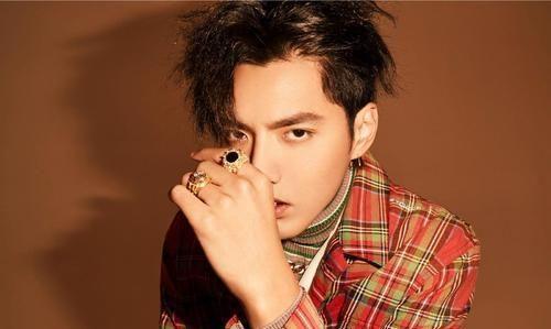 同为“归国四子”,为何张艺兴被夸努力,吴亦凡人气却大不如前?