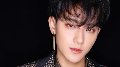 同为“归国四子”,为何张艺兴被夸努力,吴亦凡人气却大不如前?