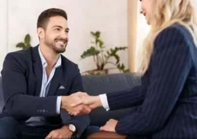 做销售的女人性格特点怎么写（做销售的女人性格和特点）