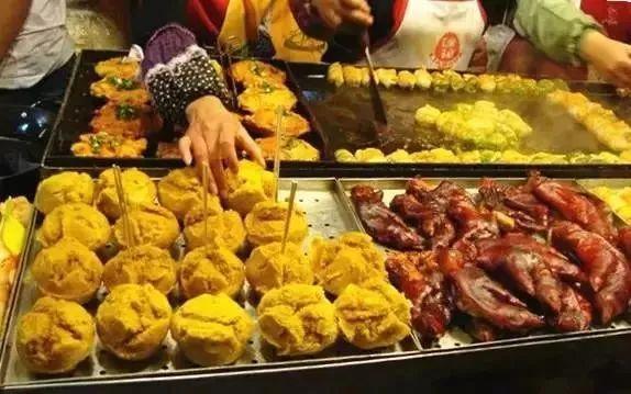 成都最出名的九大夜市,据说吃过五家以上才算得上资深吃货