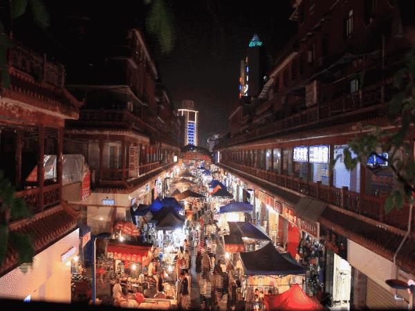 成都最出名的九大夜市,据说吃过五家以上才算得上资深吃货
